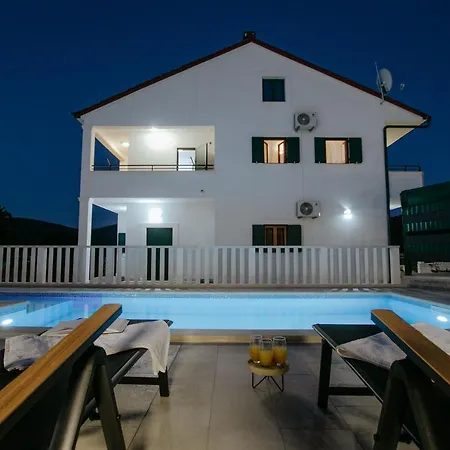 بيت للعطل House Camilla