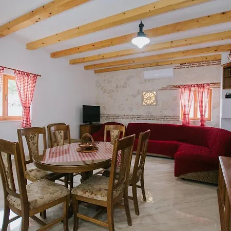 بيت للعطل House Camilla *