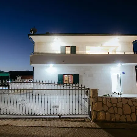 House Camilla بيت للعطل